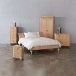 Teak King size Bed With Turned Feet - Image 5