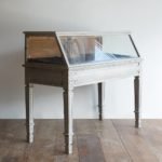 LIGHT GREY SHOWCASE DESK